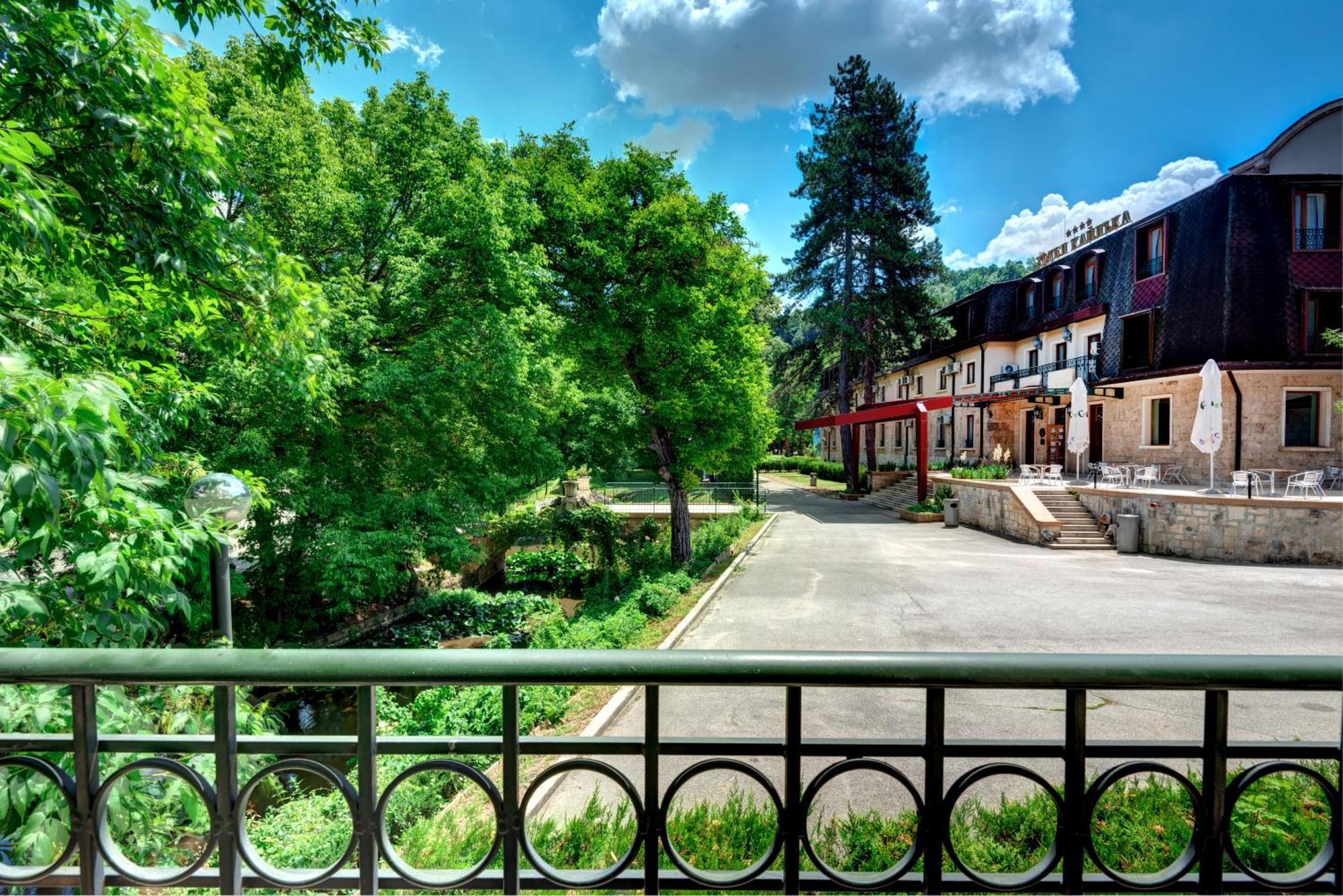 Park Hotel Kaylaka Pleven Exteriör bild